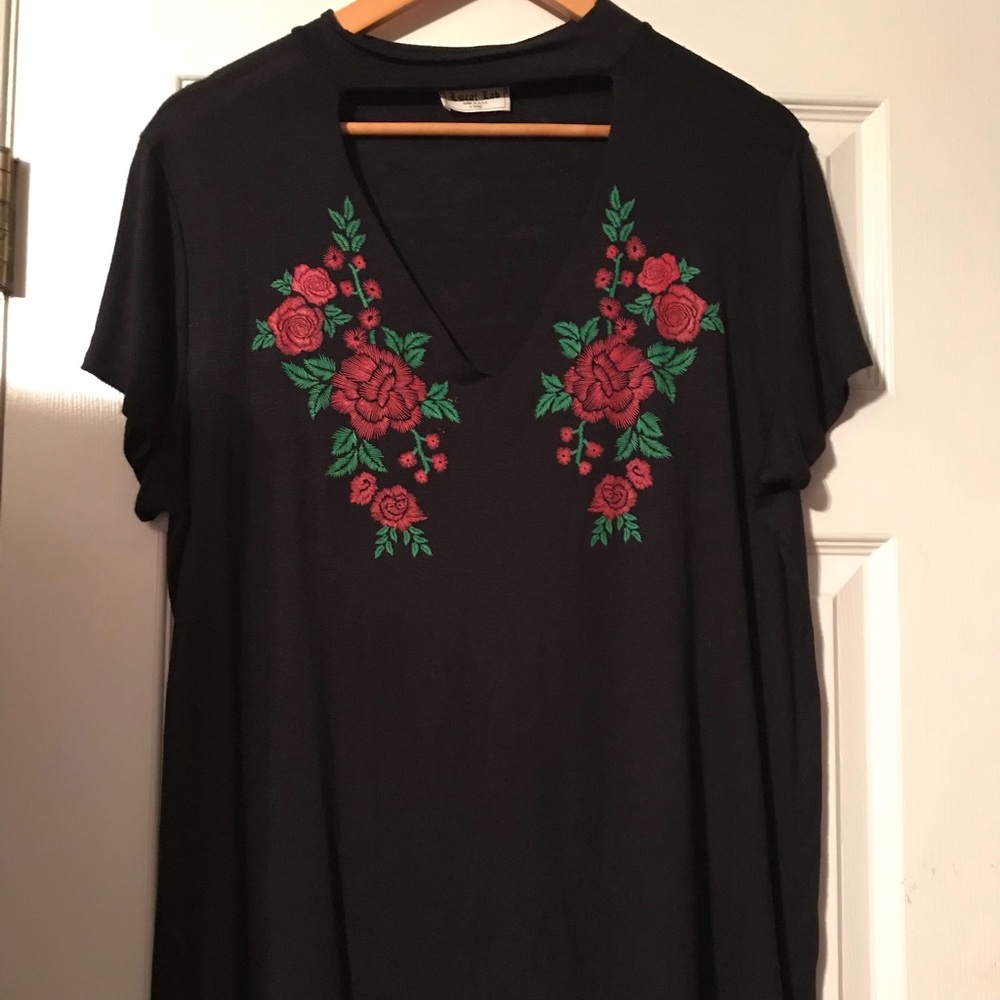 Black tee with choker